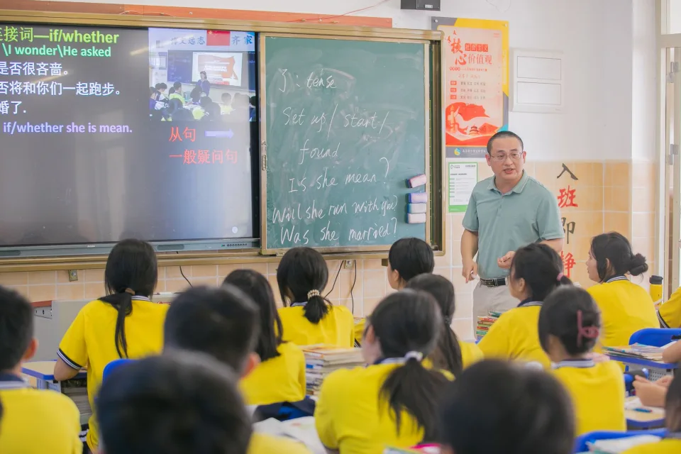 Sinh viên học tiếng Anh tại Trần Thị Ngọc Phúc